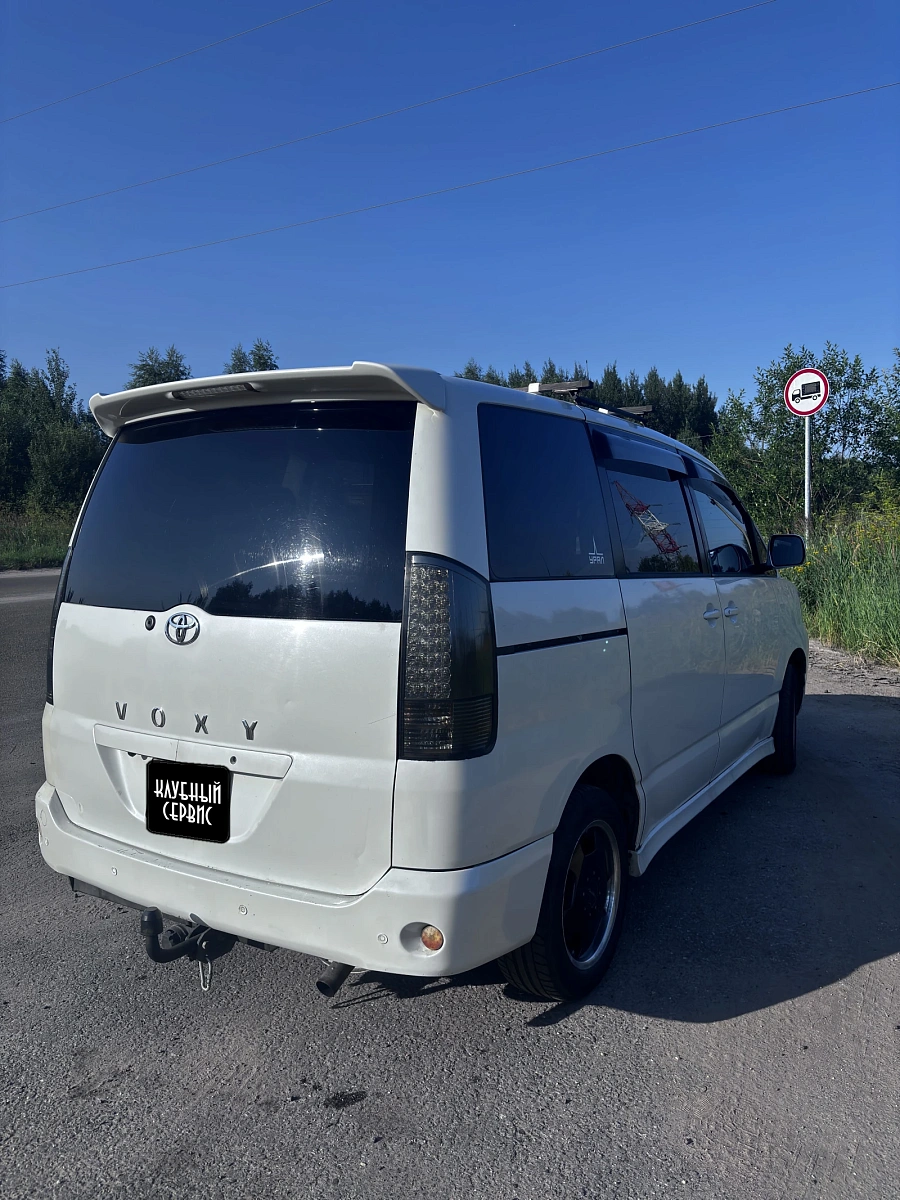 Toyota Voxy, 2002г., полный привод, автомат