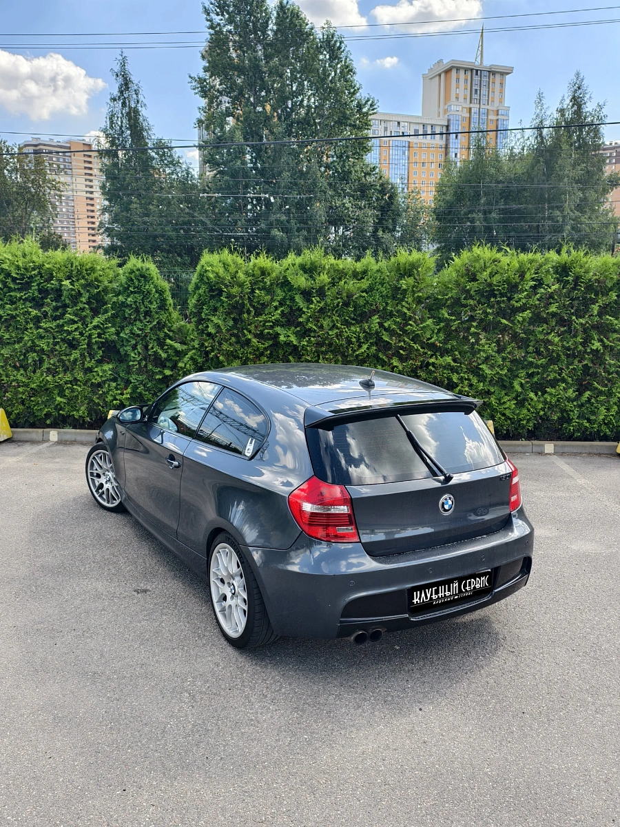 BMW 1 серии, 2008г., задний привод, автомат