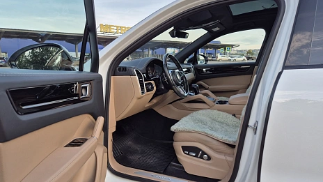 Porsche Cayenne, 2018г, полный привод, автомат