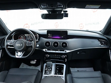 Kia Stinger, 2023г, полный привод, автомат