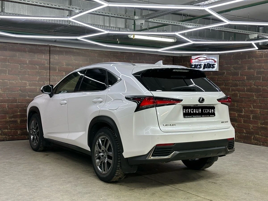 Lexus NX, 2018г., полный привод, вариатор