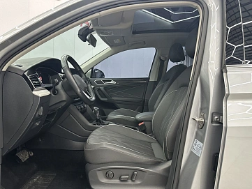 Volkswagen Tiguan, 2022г, передний привод, робот