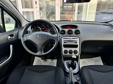 Peugeot 308, 2010г, передний привод, механика