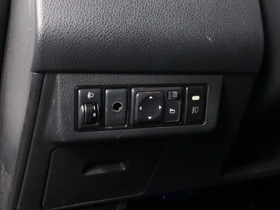 Nissan Tiida, 2013г., передний привод, механика