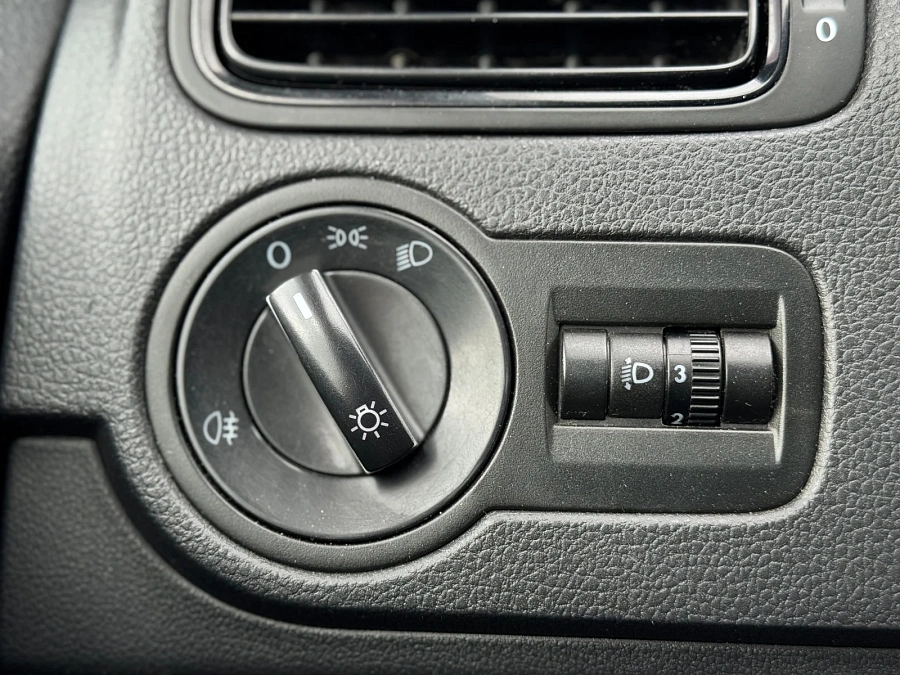 Volkswagen Polo, 2013г., передний привод, автомат