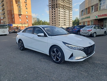 Hyundai Elantra, 2023г, передний привод, вариатор