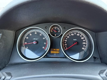 Opel Astra, 2012г, передний привод, механика