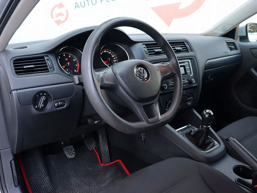 Volkswagen Jetta, 2015г., передний привод, механика