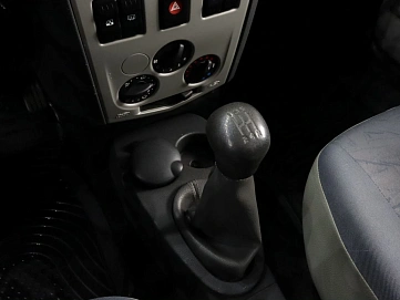 Renault Logan, 2006г, передний привод, механика