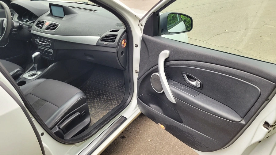 Renault Fluence, 2011г., передний привод, автомат