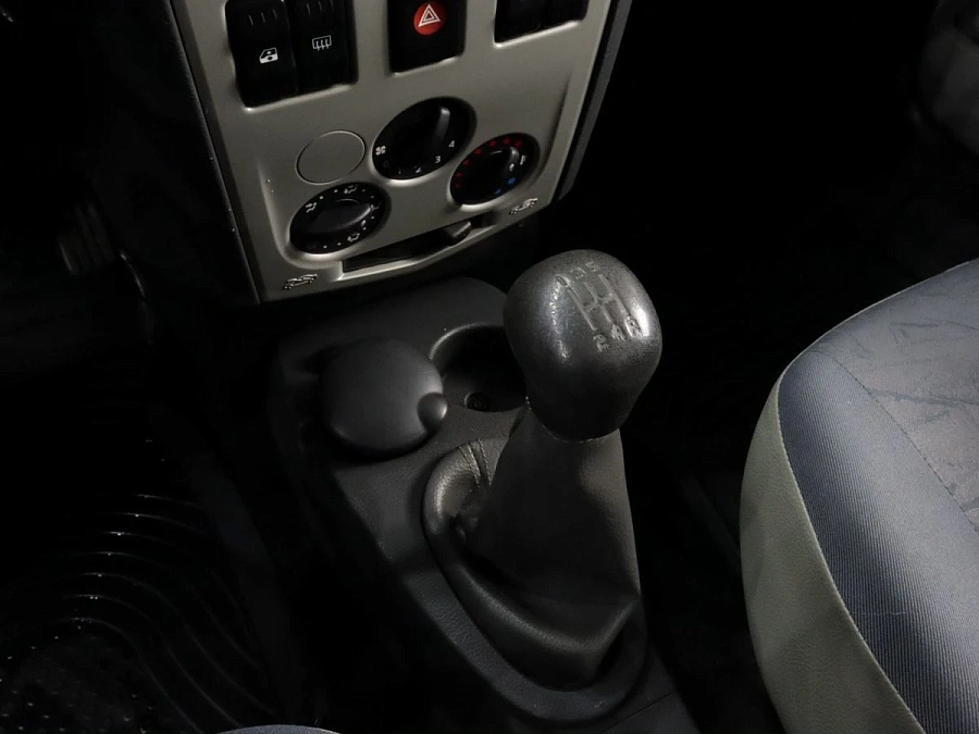 Renault Logan, 2006г., передний привод, механика