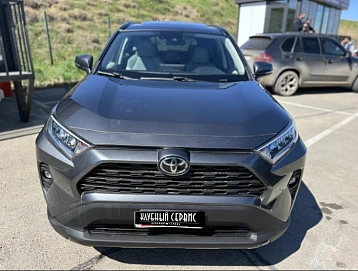 Toyota RAV4, 2021г, передний привод, автомат