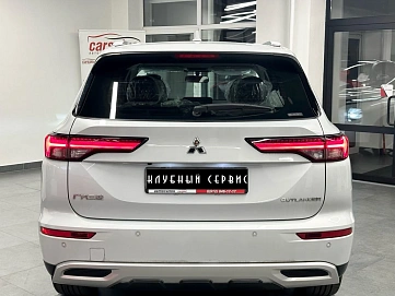 Mitsubishi Outlander, 2023г, передний привод, вариатор