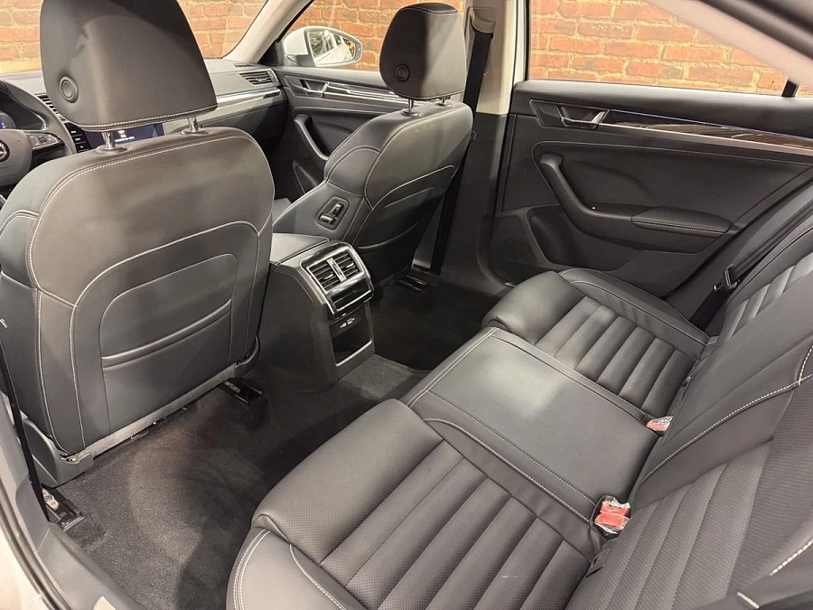 Skoda Superb, 2025г., передний привод, робот