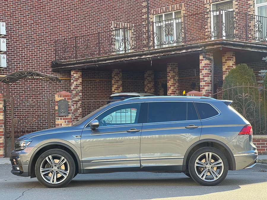 Volkswagen Tiguan, 2019г., полный привод, робот