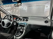 Peugeot 308, 2010г., передний привод, автомат
