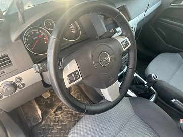 Opel Astra, 2012г, передний привод, механика