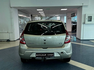 Renault Sandero, 2011г, передний привод, механика