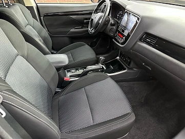 Mitsubishi Outlander, 2018г, передний привод, вариатор
