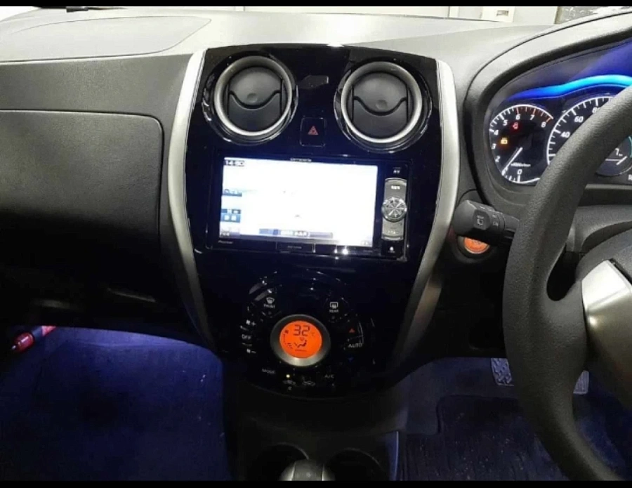 Nissan Note, 2015г., передний привод, вариатор
