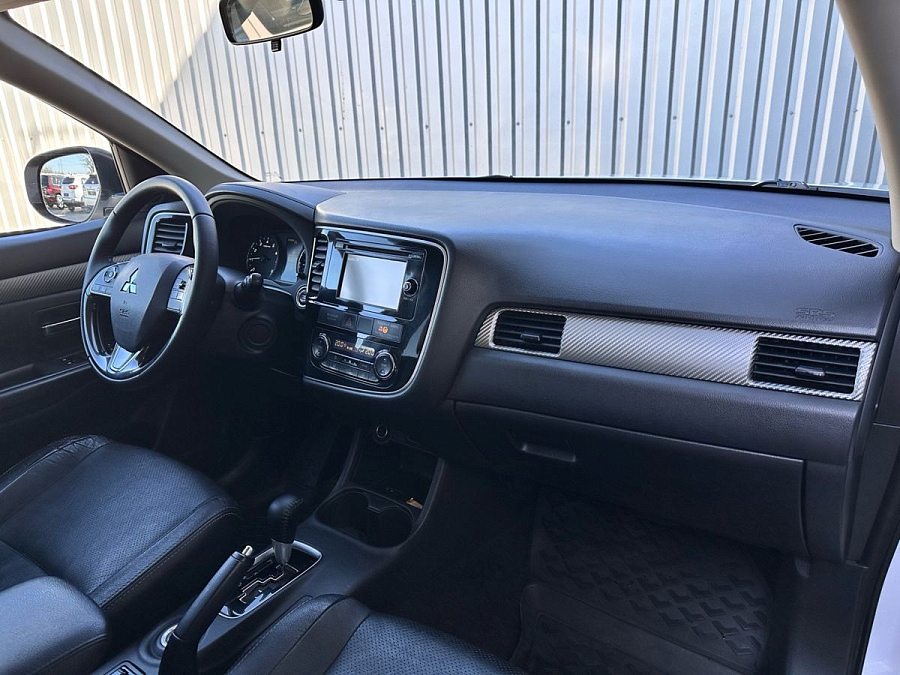 Mitsubishi Outlander, 2015г., полный привод, вариатор