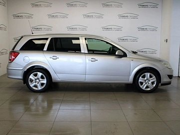 Opel Astra, 2011г, передний привод, механика