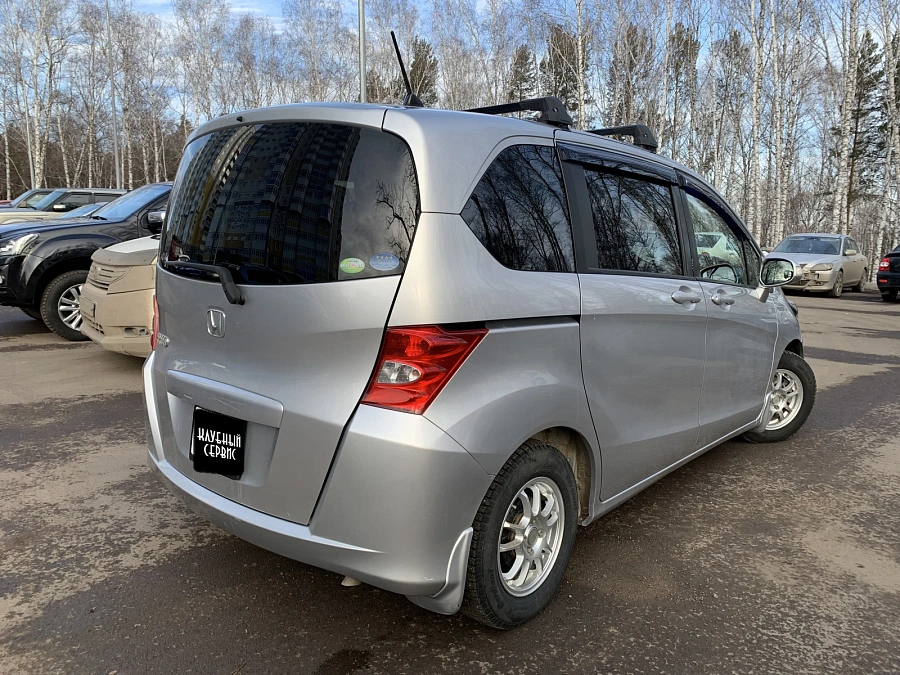 Honda Freed, 2010г., передний привод, вариатор