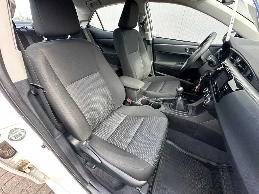 Toyota Corolla, 2013г., передний привод, механика