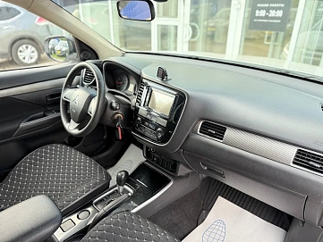 Mitsubishi Outlander, 2017г, передний привод, вариатор
