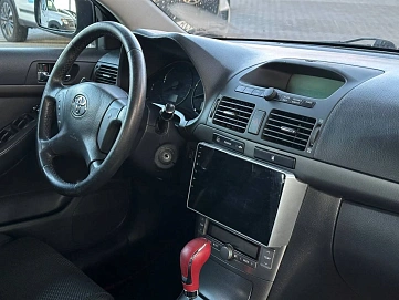Toyota Avensis, 2003г, передний привод, автомат