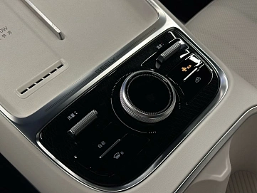 Geely Galaxy Starship 7, 2025г, передний привод, робот