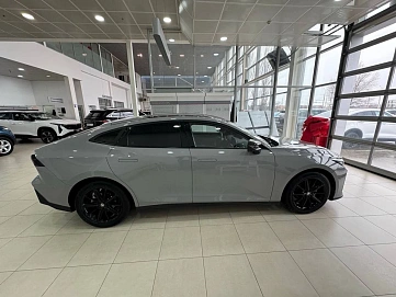 Changan UNI-V, 2023г, передний привод, робот