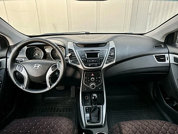 Hyundai Elantra, 2015г, передний привод, автомат