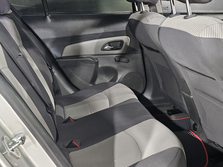 Chevrolet Cruze, 2010г., передний привод, автомат
