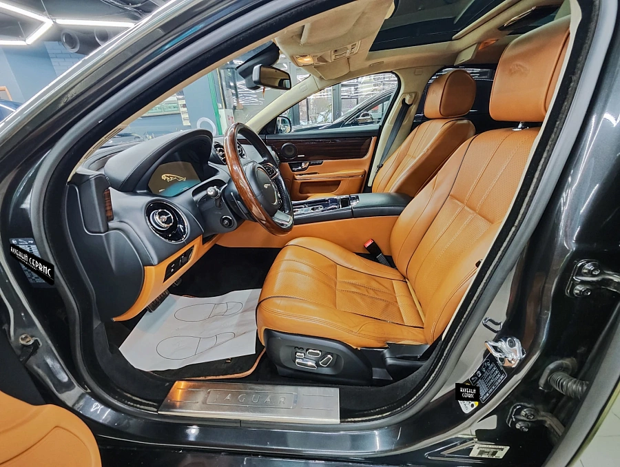 Jaguar XJ, 2011г., задний привод, автомат