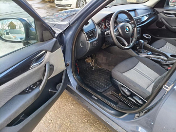 BMW X1, 2010г, передний привод, автомат