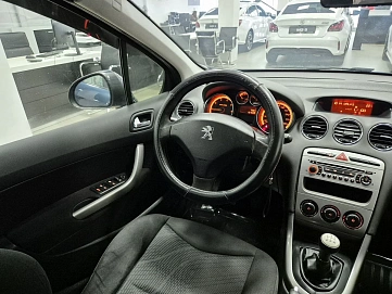 Peugeot 308, 2011г, передний привод, механика