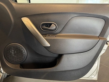 Renault Sandero, 2015г, передний привод, автомат