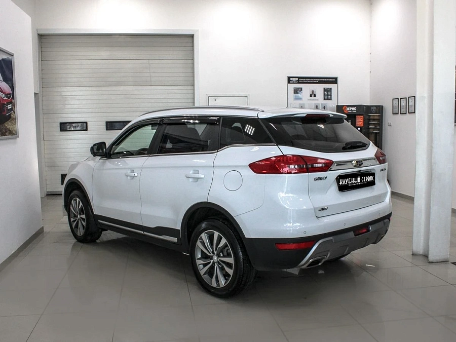 Geely Atlas, 2021г., передний привод, автомат