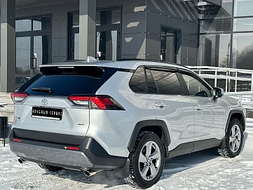 Toyota RAV4, 2021г, передний привод, вариатор