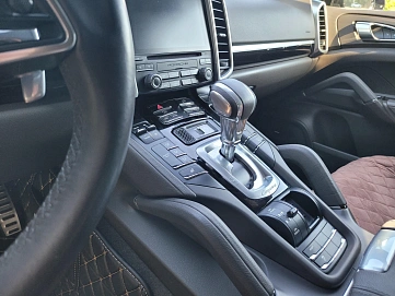 Porsche Cayenne, 2016г., полный привод, автомат