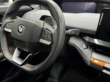 Changan UNI-V, 2023г., передний привод, робот