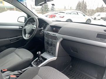 Opel Astra, 2011г, передний привод, механика