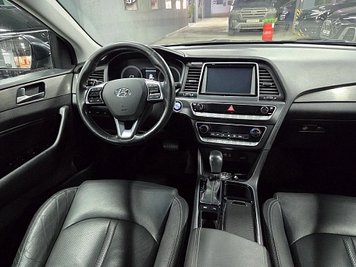 Hyundai Sonata, 2018г, передний привод, автомат