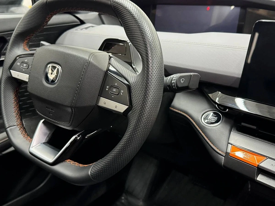 Changan UNI-V, 2023г., передний привод, робот