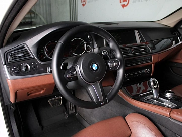 BMW 5 серии, 2015г., задний привод, автомат