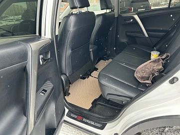 Toyota RAV4, 2015г, полный привод, вариатор