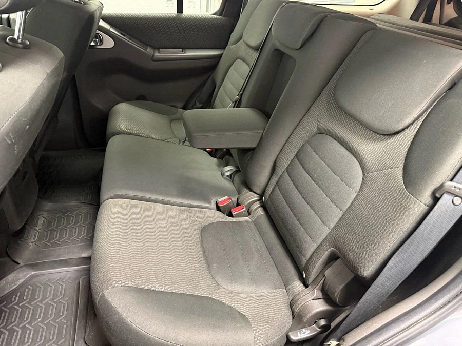 Nissan Pathfinder, 2011г., полный привод, механика