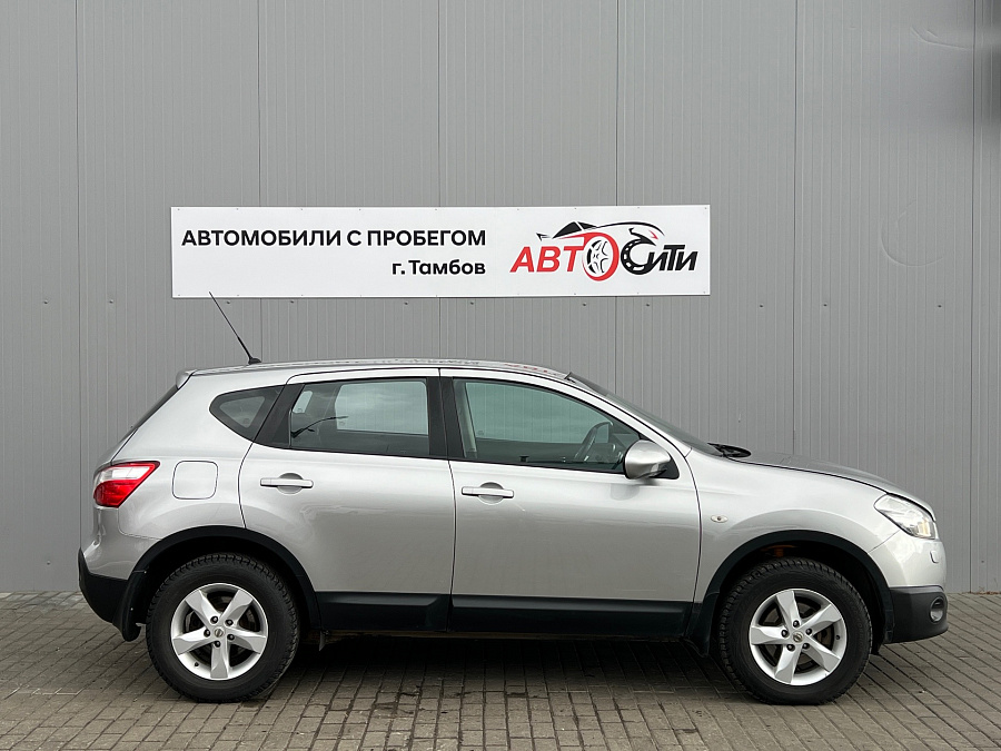 Nissan Qashqai, 2010г., передний привод, вариатор