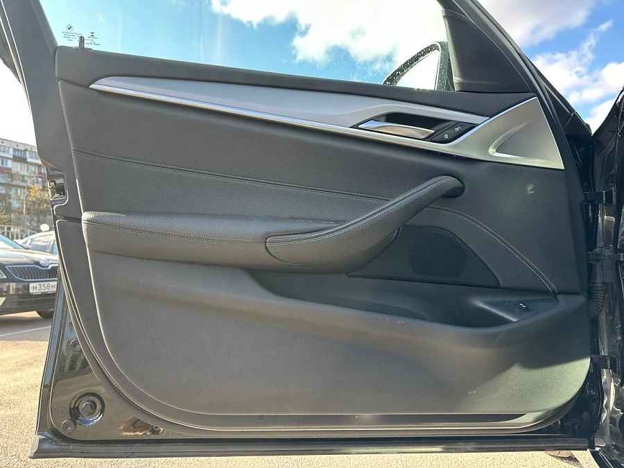 BMW 5 серии, 2018г., задний привод, автомат